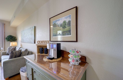 Mountain Air Condo | Hike & Ski: Mtn-View Gem w/Balcony in Burnsville!