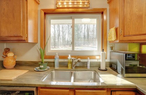 Wardensville House | Hike & Ski: Scenic Group Retreat in Wardensville