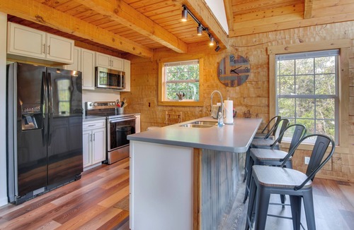 Newport Cabin | Hike & Unwind, Peaceful Wooded Retreat in Newport