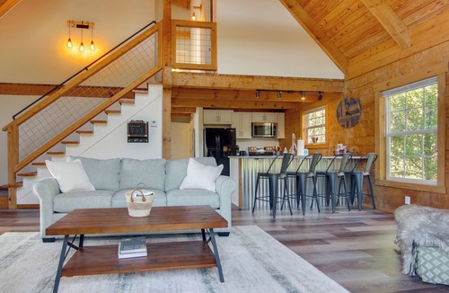 Newport Cabin | Hike & Unwind, Peaceful Wooded Retreat in Newport