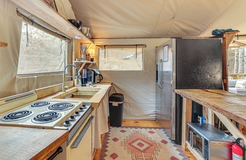Trenton Cabin | Hiker’s Hideaway w/Hot Tub Near Lookout Mountain