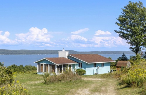 Frankfort Cottage | Hill Hideaway - Soaring Views - Newly Renovated - 5 Mins to Frankfort