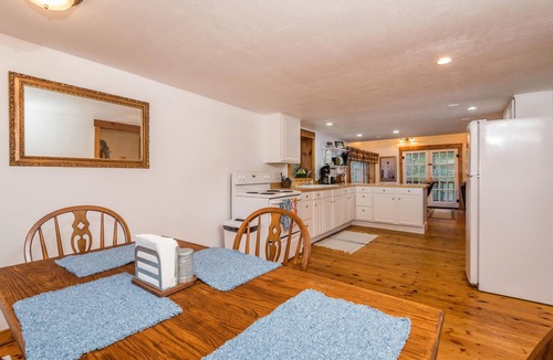 Nashville Cabin | Hilltop Cabin 2 Miles to Nashville | Hot Tub & Valley Views 2BR, 2BA