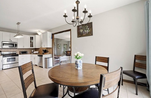 Bentonville Villa | Hilltop Villa with exceptional views, game room, starlink, 90 minutes to DC