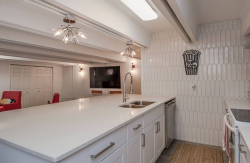 Hillwood House | Hillwood Retro | Close to DT Nashville!
