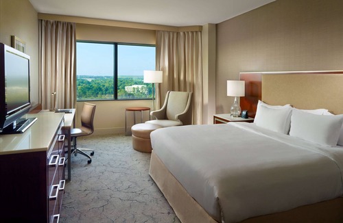 Peachtree Corners Hotel | Hilton Atlanta Northeast