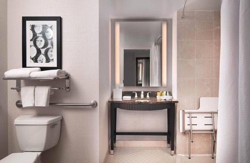 Downtown West Hotel | Hilton Baltimore Inner Harbor