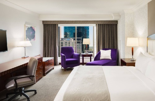 Charlotte Center City Hotel | Hilton Charlotte Uptown