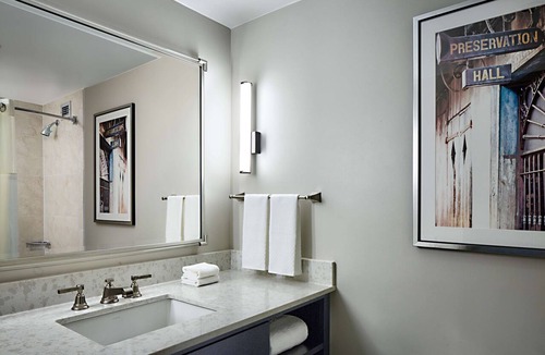Kenner - Louis Armstrong International Airport Hotel | Hilton New Orleans Airport