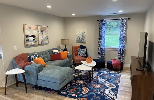Merry Oaks House | Hip Donelson close to great restaurants and shopping. Easy access to Nashville.