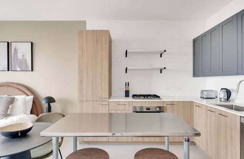 West Loop Apartment | Hip West Loop Studio w/Gym & Coworking, nr UIC, by Blueground