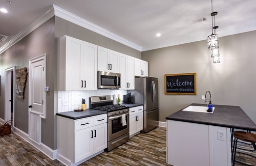 Batesville Apartment | Historic 2-bedroom apartment with WiFi, AC in charming Batesville