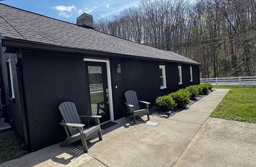 Hendersonville House | Historic 3-bedroom home on private acre lot with creek 25 min from Nashville