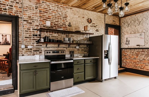Harrodsburg House | Historic Bourbon Trail Home - Hot Tub - Sleeps 9 - Modern Amenities