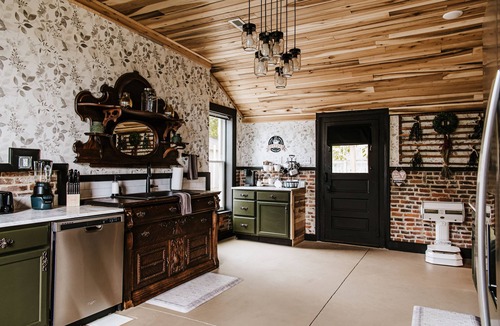 Harrodsburg House | Historic Bourbon Trail Home - Hot Tub - Sleeps 9 - Modern Amenities