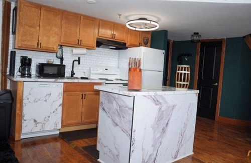 Mexicantown - Southwest Detroit Apartment | Historic Boutique Loft Near Michigan Central Gated Parking