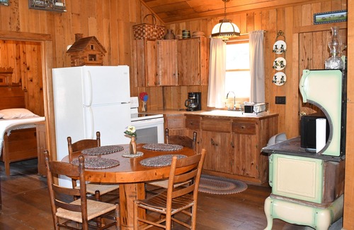 Bryson City Cabin | Historic Cabin in Bryson City with modern amenities. Close to train and GSMNP.