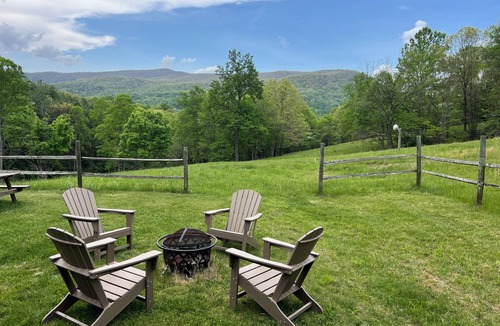 Pearisburg Cabin | Historic Cabin in the Blue Ridge Mountains
