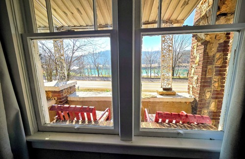 Hardy Cottage | Historic Carrie Tucker Cottage with view of Spring River in charming Hardy, Ark.