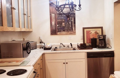 Harleston Village Apartment | Historic Charleston Gem