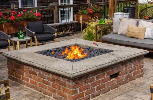 Boonsboro House | Historic Cottage Retreat-IG Cowboy Pool-Hot Tub