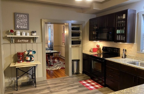 Hermann House | Historic District Inn 4 Bed/3 Bath in the heart of downtown Hermann!