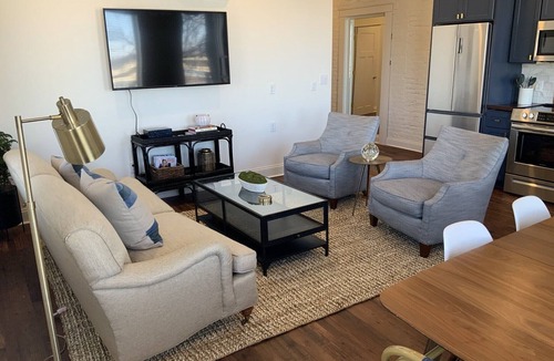 West Main Historic District Apartment | Historic Downtown flat with amazing River views! Hosted by Stay@713