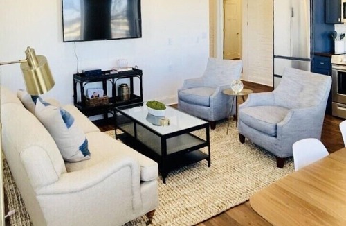 West Main Historic District Apartment | Historic Downtown flat with amazing River views! Hosted by Stay@713