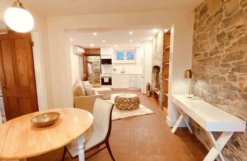 Inner Harbour Apartment | Historic Downtown Hideaway