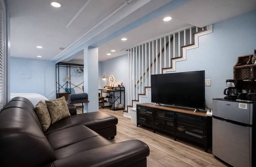 Near Northeast House | Historic Eco Rowhome, 4BR/6bed, 2.5BA, Pet Friendly, Free Street Parking