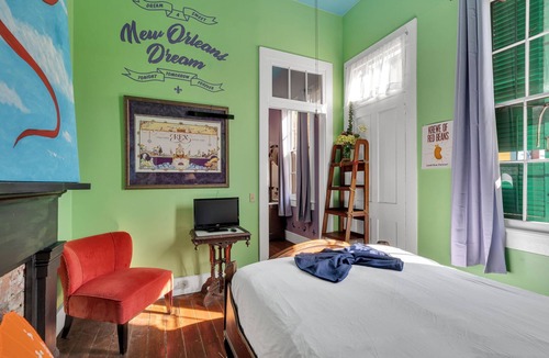 Esplanade Ridge Bed & Breakfast | Historic Esplanade suite with private balcony. Walk to French Quarter & City Park.