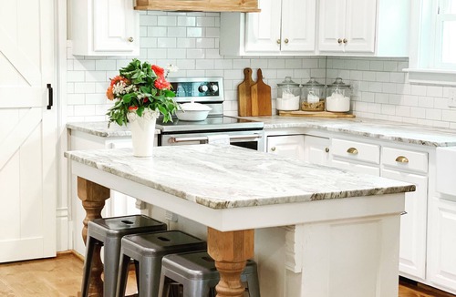 Bois D Arc House | Historic Farmhouse -Modern Amenities -1800’s Charm