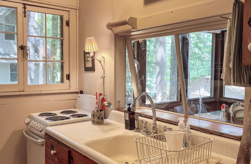 Glen Arbor Cottage | Historic Glen Lake Cottage with Private Waterfront Access