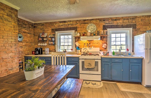 Fishers Hill House | Historic 'Hammond House' w/Wine Country View!