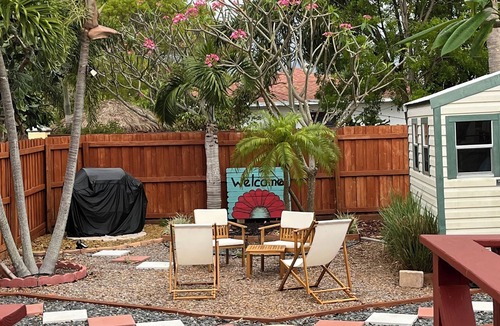 Mango Groves House | Historic, Lake Worth Beach 3-BR house + bonus private den! Huge fenced-backyard