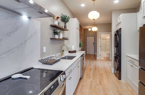 Lawrenceburg Condo | Historic Lawrenceburg Loft: Balcony + Square Views
