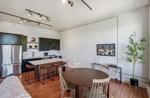 Old City Apartment | Historic Loft Sleeps 4 Near Downtown Knoxville