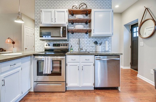 Loveland Apartment | Historic Loveland Apt: Walk to Little Miami River!