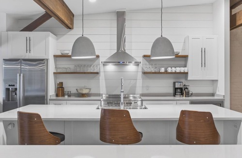 Orange Apartment | Historic Main Street Retreat Walkable to Shops, Dining & Arts
