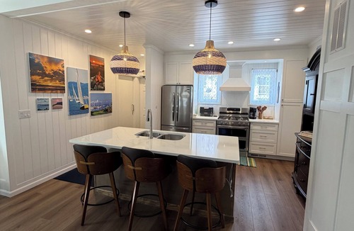 Harbor Springs House | Historic & renovated home in central Harbor Springs, 1 block to water and shops.
