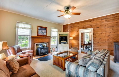 Mountain Rest House | Historic South Carolina Home w/ Covered Porch
