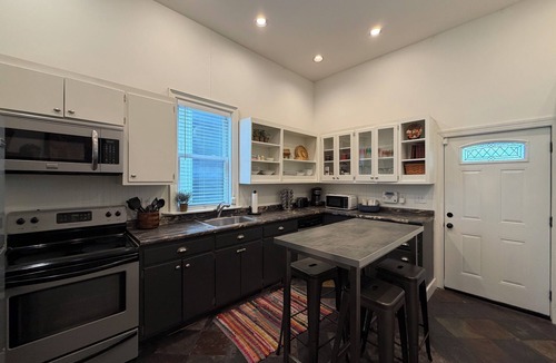 Chestnut Hill House | Historic Wedgewood-Houston Home Close to Broadway & Geodis Park