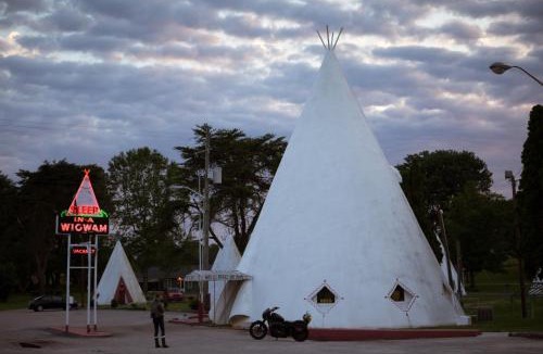 Cave City Hotel | Historic Wigwam Village No 2