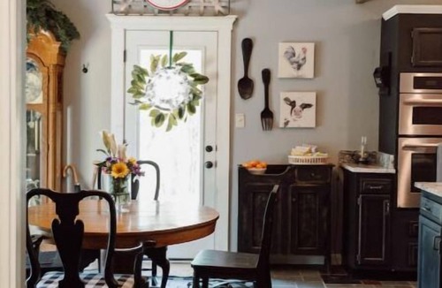 Charlestown Cabin | Historical and Spacious Shabby Cabin Retreat! Modern Amenities