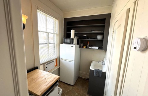 Bay City Apartment | Historical Studio Apt - Walk to All of Downtown