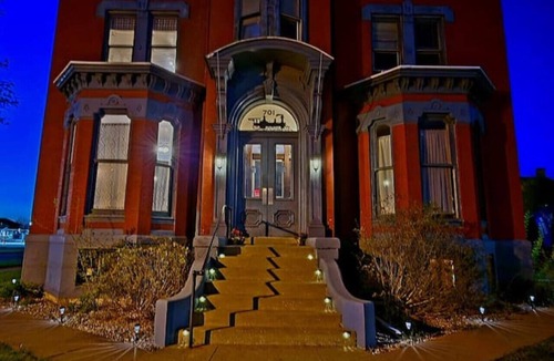 Bay City Apartment | Historical Studio Apt - Walk to All of Downtown