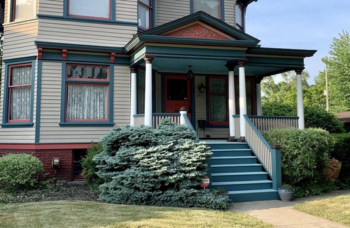 Center Avenue Historic District House | Historical Victorian Mini-Mansion! Baby Grand Piano-Pool Table-Full Kitchen