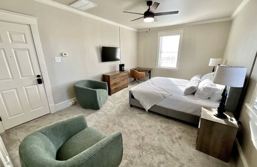 Versailles Bed & Breakfast | History & Hospitality at the Woodford Inn