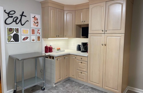 Miller Southside House | HOKIE TAILGATE HEAVEN - Walking distance to stadium, campus, and downtown