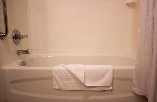 Tahlequah Hotel | Holiday Inn Express and Suites Tahlequah by IHG